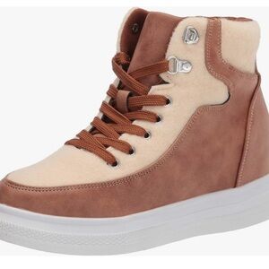 Yoki sneaker two tone cream faux fur and tan brown rounded toe lace up 8.5
